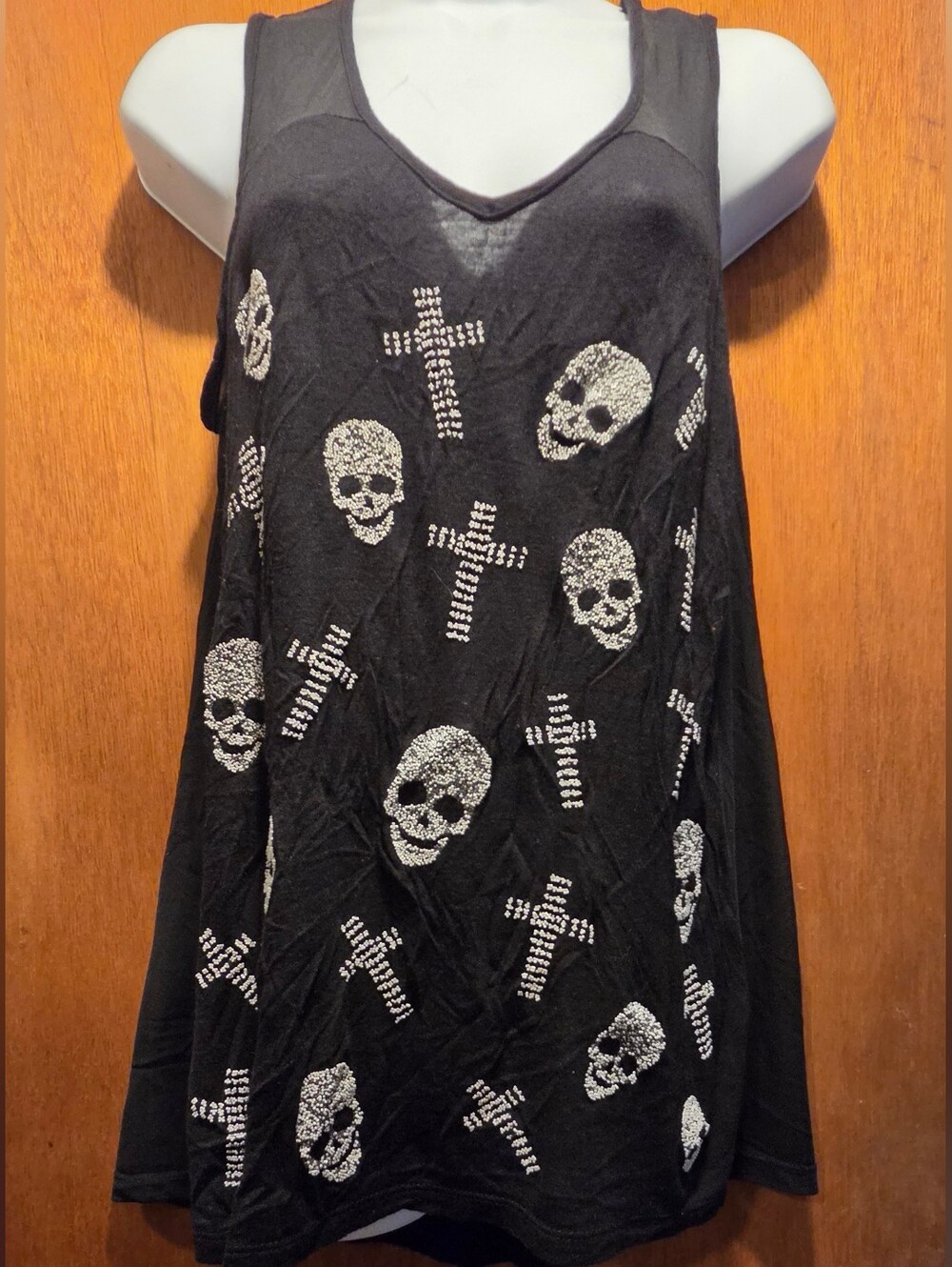 ISSI Black Tank Top White Skull & Cross Details SzM - Picture 2 of 8